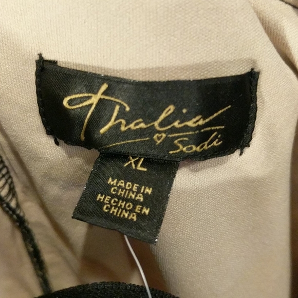 Thalia Sodi Black lace with Cream underlayer - Picture 3 of 9